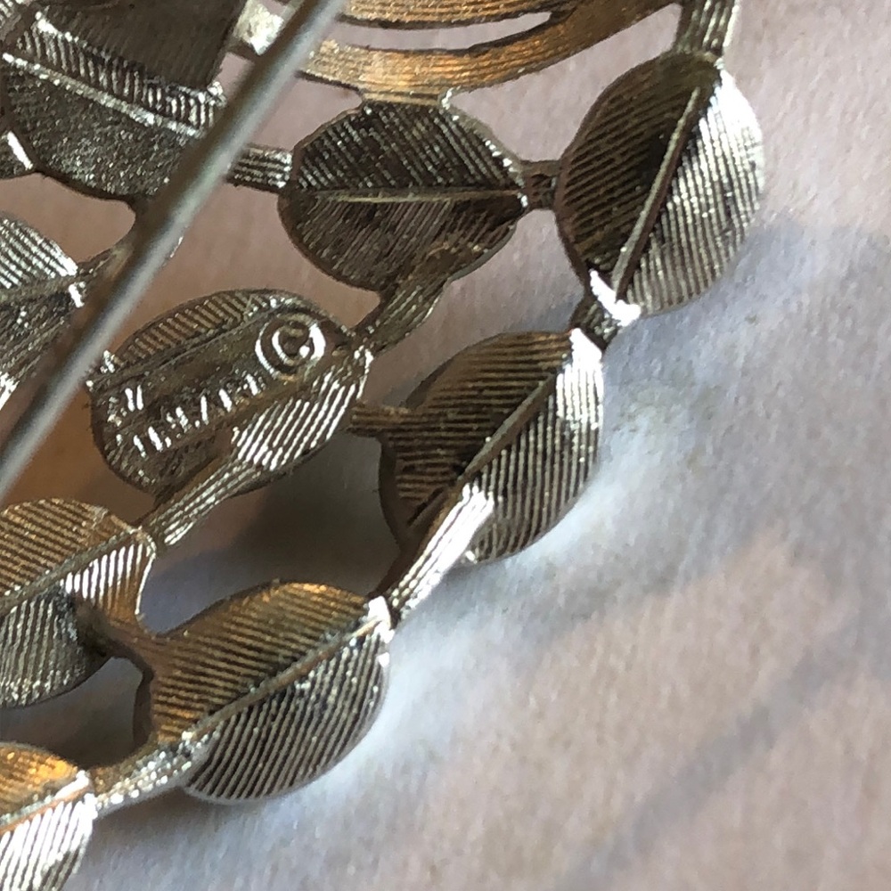 Trifari Crown Silver Tone Cascade Cluster Brooch - Picture 8 of 8